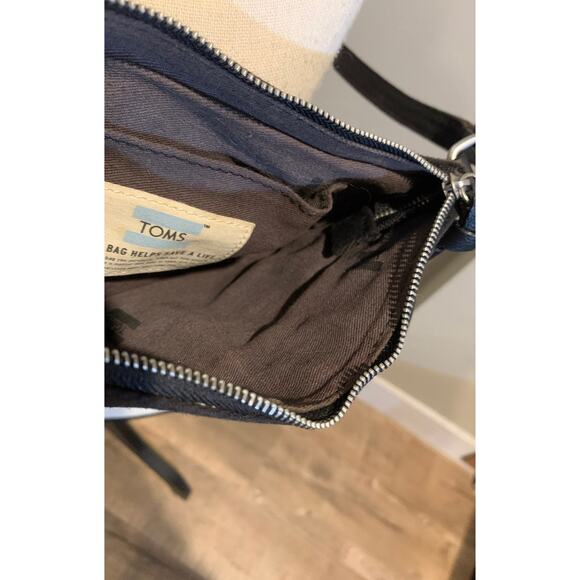 TOMS Ikat Crossbody Bag - Picture 4 of 9